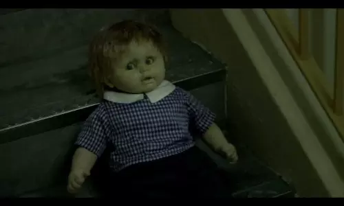 బాలుడి పక్కనో వింత ఆకారం ఆత్మేనా... తెలిస్తే పగలపడి నవ్వుతారు!