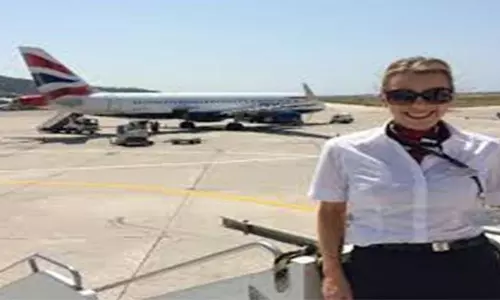 బాయ్‌ఫ్రెండ్‌  నిర్వాకానికి ఉద్యోగాన్ని కోల్పోయిన ఎయిర్‌హోస్టెస్‌