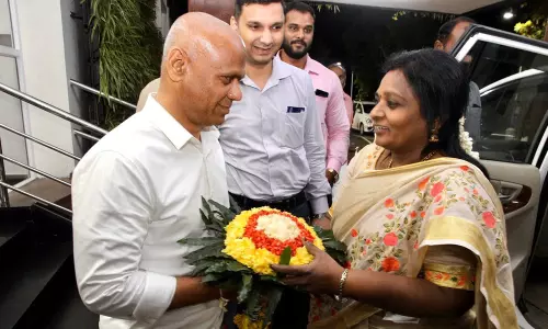 గవర్నర్ హోదాలో మొదటిసారి తిరుమలకు తెలంగాణా గవర్నర్ తమిళిసై