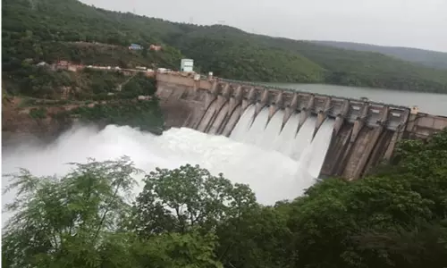 మరోసారి శ్రీశైలం జలాశయానికి భారీ వరద