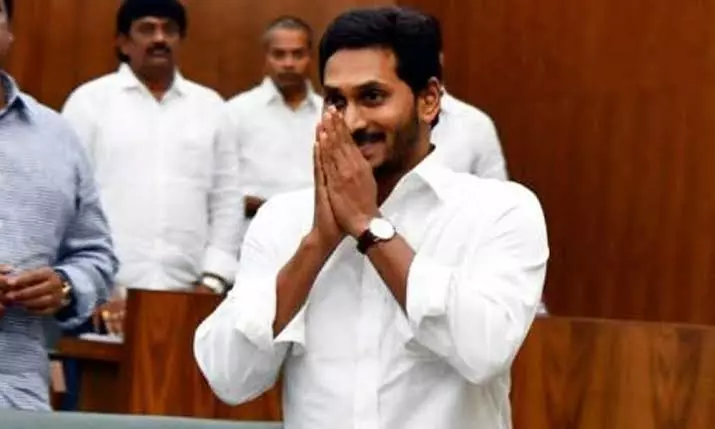బ్రేకింగ్ : సీఎం జగన్ను కలిసిన టీడీపీ ఎమ్మెల్యే..వైసీపీలో చేరుతారంటూ ప్రచారం.. బ్రేకింగ్ : సీఎం జగన్ను కలిసిన టీడీపీ ఎమ్మెల్యే..వైసీపీలో చేరుతారంటూ ప్రచారం..