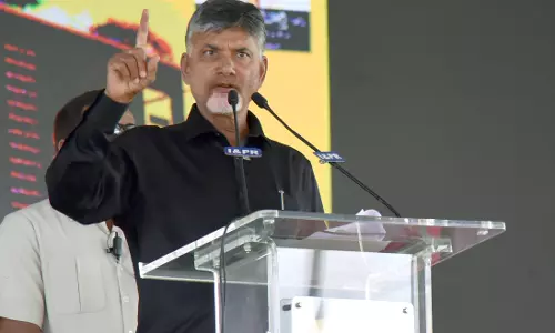 చంద్రబాబు ధర్మపోరాట దీక్ష ఖర్చుపై హైకోర్టు ఆశ్చర్యం.. ఏపీ ప్రభుత్వానికి నోటీసులు