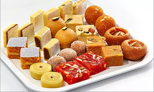 దీపావళికి సిద్ధమైన వెరైటీ స్వీట్స్ దీపావళికి సిద్ధమైన వెరైటీ స్వీట్స్