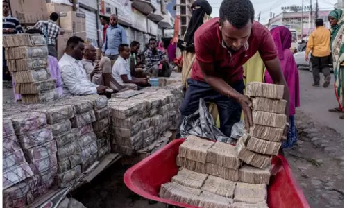 ఆ మార్కెట్లో డబ్బులను తూకమేసి అమ్ముతారు ఆ మార్కెట్లో డబ్బులను తూకమేసి అమ్ముతారు