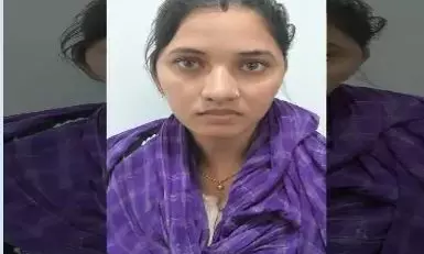 సిటీలో మరో హనీట్రాప్ .. సెల్ఫోన్లో రికార్డైన వ్యాపారవేత్తతో నెరపిన రాసలీలలు సిటీలో మరో హనీట్రాప్ .. సెల్ఫోన్లో రికార్డైన వ్యాపారవేత్తతో నెరపిన రాసలీలలు