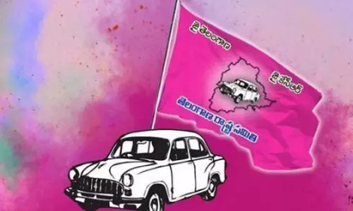 ములుగులో మాజీ మంత్రికి గులాబీ ముల్లు.. కొత్త నేతను అందుకే తెరపైకి తెచ్చారని అనుమానం ?