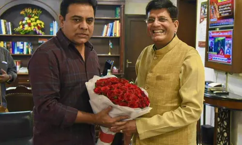 కేంద్రమంత్రి పీయూష్ గోయల్ తో కేటీఆర్ భేటీ