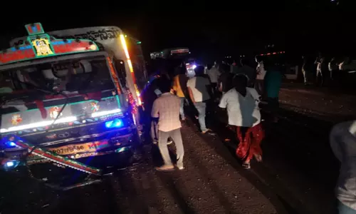 మంగళగిరి వద్ద ఘోర రోడ్డు ప్రమాదం మంగళగిరి వద్ద ఘోర రోడ్డు ప్రమాదం