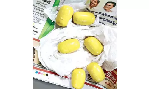 మలద్వారం ద్వారా బంగారాన్ని తరలిస్తున్న వ్యక్తి అరెస్ట్