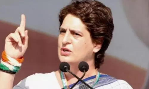 విపక్ష నేతల ఫోన్లు హ్యాక్‌ చేస్తున్నారు