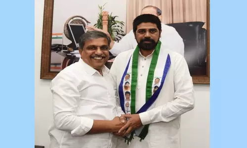 వైసీపీలో చేరిన అద్దేపల్లి శ్రీధర్.. వైసీపీలో చేరిన అద్దేపల్లి శ్రీధర్..