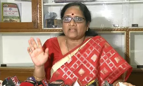 చంద్రబాబుపై వాసిరెడ్డి పద్మ ఫైర్ చంద్రబాబుపై వాసిరెడ్డి పద్మ ఫైర్