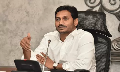 ఆంగ్ల మీడియంపై స్వల్ప మార్పులు.. వారికి మాత్రమే..