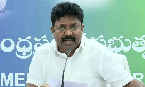 పిల్లలపై ఆంగ్ల బోధనను ఒకేసారి రుద్దం : విద్యాశాఖ మంత్రి పిల్లలపై ఆంగ్ల బోధనను ఒకేసారి రుద్దం : విద్యాశాఖ మంత్రి