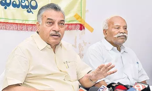 జీఓ–81తో ప్రయోజనమే : యార్లగడ్డ లక్ష్మీప్రసాద్ జీఓ–81తో ప్రయోజనమే : యార్లగడ్డ లక్ష్మీప్రసాద్