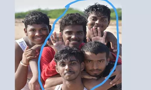 సముద్ర స్నానానికి వెళ్లి ఐదుగురు విద్యార్థుల గల్లంతు సముద్ర స్నానానికి వెళ్లి ఐదుగురు విద్యార్థుల గల్లంతు