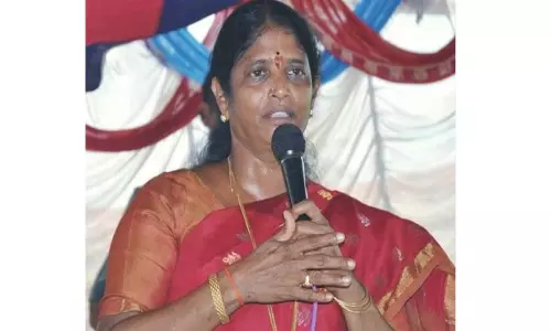 కాకినాడ నుంచి అన్నవరం వరకు ఎంపీ వంగా గీత పాదయాత్ర కాకినాడ నుంచి అన్నవరం వరకు ఎంపీ వంగా గీత పాదయాత్ర