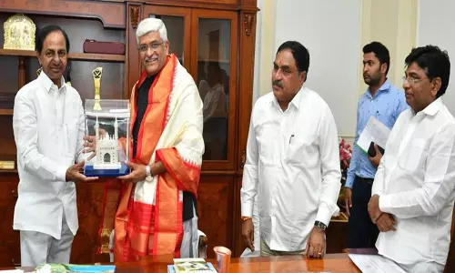 తెలంగాణ ప్రభుత్వ పథకాలను ప్రశంసించిన కేంద్ర మంత్రి గజేంద్ర సింగ్ షెకావత్ తెలంగాణ ప్రభుత్వ పథకాలను ప్రశంసించిన కేంద్ర మంత్రి గజేంద్ర సింగ్ షెకావత్