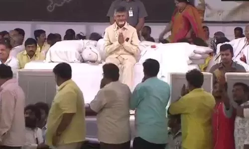 చంద్రబాబు దీక్ష ప్రారంభం చంద్రబాబు దీక్ష ప్రారంభం