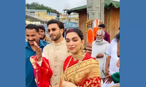 శ్రీవారిని దర్శించుకున్న బాలీవుడ్ తారలు రణ్ వీర్ సింగ్, దీపిక పదుకొనే