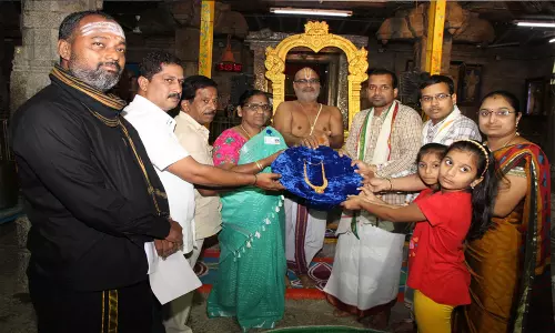 కోదండ‌రాముడికి బంగారు గొలుసు కానుక, కానుక సమర్పించిన ఎన్ఆర్ఐ భక్తుడు