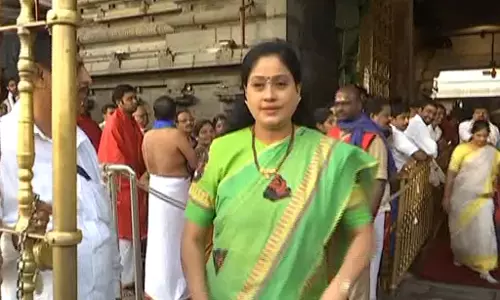 శ్రీవారికి మొక్కులు చెల్లించిన లేడీ సూపర్ స్టార్ విజయశాంతి