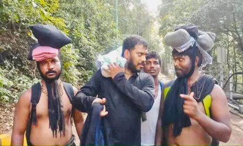 కాలినడకన శబరిమలకు మంత్రి అనిల్