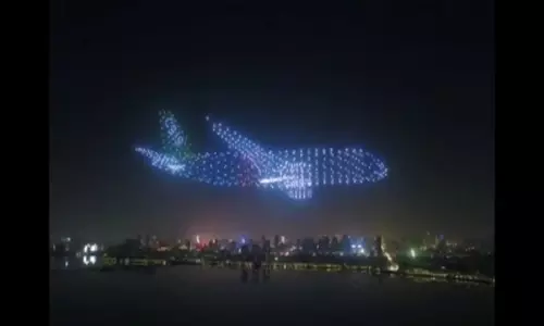 లేజర్ షోను మించిపోయేలా.. డ్రోన్ల షో లేజర్ షోను మించిపోయేలా.. డ్రోన్ల షో