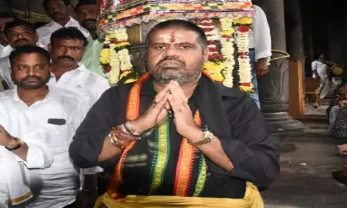 అయ్యప్ప మాల ధరించి చెప్పులు వేసుకోవడంపై మంత్రి అవంతి వివరణ