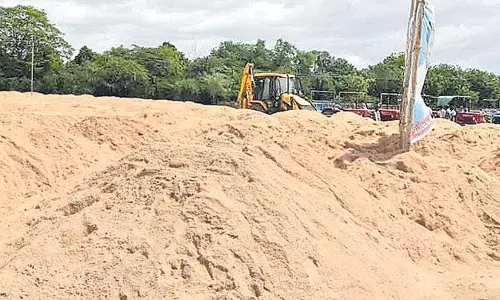 ఇసుక మీద భారీ ఆదాయం.. గురువారం ఒక్కరోజే..