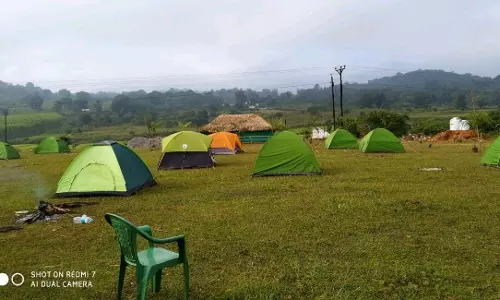 పర్యాటకులకు అందుబాటులో లేని కాటేజీలు