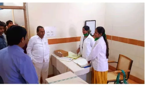 ప్రభుత్వ ఆస్పత్రిని ఆకస్మికంగా తనిఖీ చేసిన ఎమ్మెల్యే మాణిక్ రావు