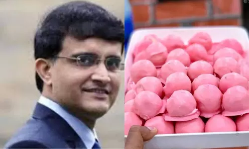 పింక్ రంగు బంతుల ఆకారంలో స్వీట్లను ట్వీట్టర్లో పోస్టు చేసిన గంగూలీ పింక్ రంగు బంతుల ఆకారంలో స్వీట్లను ట్వీట్టర్లో పోస్టు చేసిన గంగూలీ