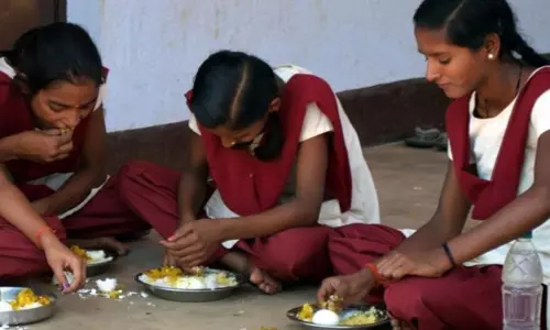 గిరిజన సంక్షేమ గురుకుల డిగ్రీ కళాశాలలో ఫుడ్ ఫాయిజన్ గిరిజన సంక్షేమ గురుకుల డిగ్రీ కళాశాలలో ఫుడ్ ఫాయిజన్