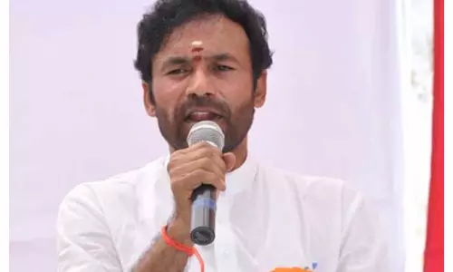 ఆర్టీసీ కార్మికులను వెంటనే విధుల్లోకి తీసుకోవాలి : కేంద్రమంత్రి ఆర్టీసీ కార్మికులను వెంటనే విధుల్లోకి తీసుకోవాలి : కేంద్రమంత్రి