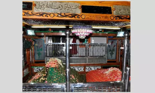 నెల్లూరు జిల్లా ఖాజా నాయబ్ రసూల్ దర్గాలో ఘనంగా గంధమహోత్సవం