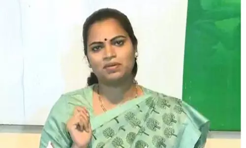 వైరల్ వీడియో : వైసీపీ ఎమ్మెల్యే విడదల రజినికి ముద్దు పెట్టిన బుడతడు వైరల్ వీడియో : వైసీపీ ఎమ్మెల్యే విడదల రజినికి ముద్దు పెట్టిన బుడతడు