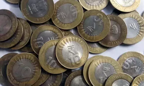 పది రూపాయల నాణాలను తీసుకోనంటున్న వ్యాపారులు