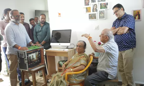 శిష్యుడి చిత్రానికి  సీన్ డైరెక్ట్ చేసిన సీనియర్ దర్శకుడు సింగీతం శ్రీనివాస రావు