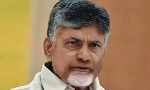 రెండు వర్గాలుగా విడిపోయిన రైతులు రెండు వర్గాలుగా విడిపోయిన రైతులు