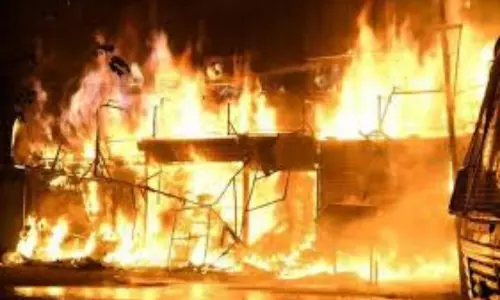 యూపిలో భారీ అగ్నిప్రమాదం యూపిలో భారీ అగ్నిప్రమాదం