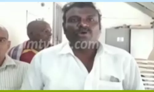 మంగళగిరి తహశీల్దార్ కార్యాలయంలో రైతు హల్చల్ మంగళగిరి తహశీల్దార్ కార్యాలయంలో రైతు హల్చల్