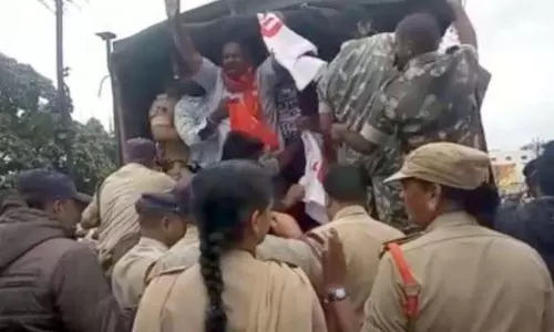 ఆర్టీసీ కార్మికుల అరెస్టు