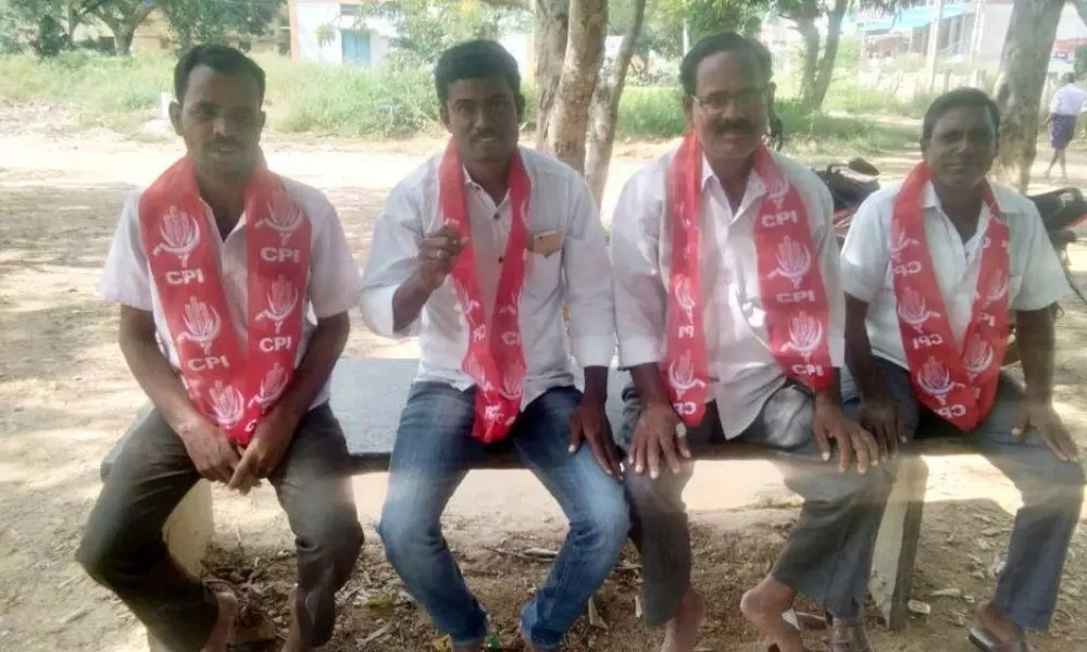 అర్హులైన ప్రతి ఒక్క రైతుకు రైతు భరోసా అందజేయాలి అర్హులైన ప్రతి ఒక్క రైతుకు రైతు భరోసా అందజేయాలి