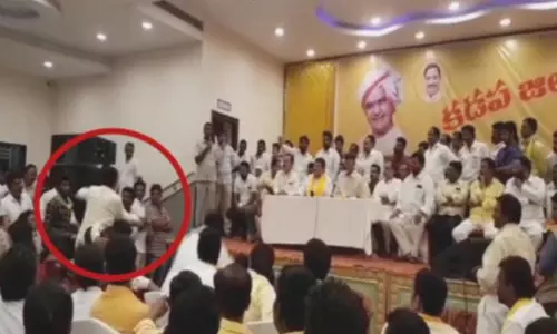 చంద్రబాబు సమక్షంలోనే తెలుగు తమ్ముళ్ల బాహాబాహీ