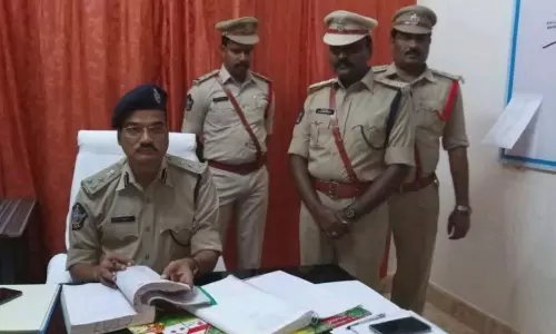 తిరువూరు పోలీసుస్టేషన్ ను తనిఖీ చేసిన డి .ఐ .జి