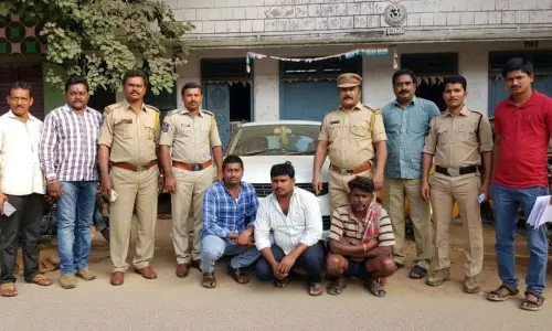 150 క్వింటాళ్ల నల్లబెల్లం పట్టివేత