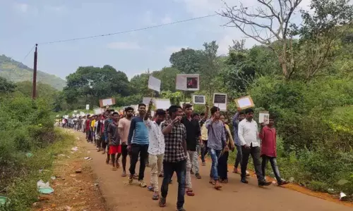 మమ్మల్ని చంపొద్దు.. మావోయిస్టులకు వ్యతిరేకంగా ర్యాలీ మమ్మల్ని చంపొద్దు.. మావోయిస్టులకు వ్యతిరేకంగా ర్యాలీ