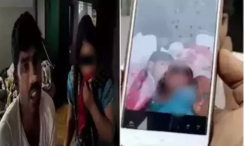 ప్రియుడితో ఉన్న భార్యను రెడ్ హ్యాండెడ్ గా పట్టుకున్న భర్త ప్రియుడితో ఉన్న భార్యను రెడ్ హ్యాండెడ్ గా పట్టుకున్న భర్త