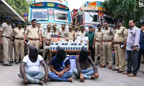 సినీ ఫక్కీలో దారి దోపిడి చేస్తున్న అంతర్ రాష్ట్ర దొంగల ముఠా అరెస్ట్